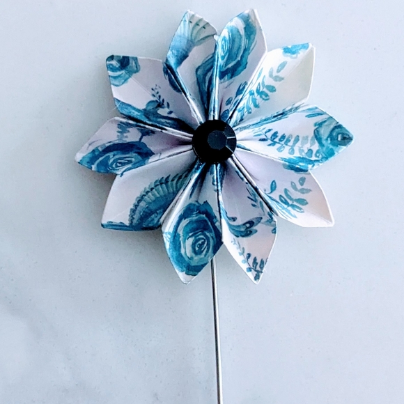 Pani Flower Lapel Pin - Picture 2 of 2